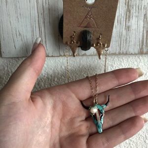 Turquoise longhorn necklace and earrings!
